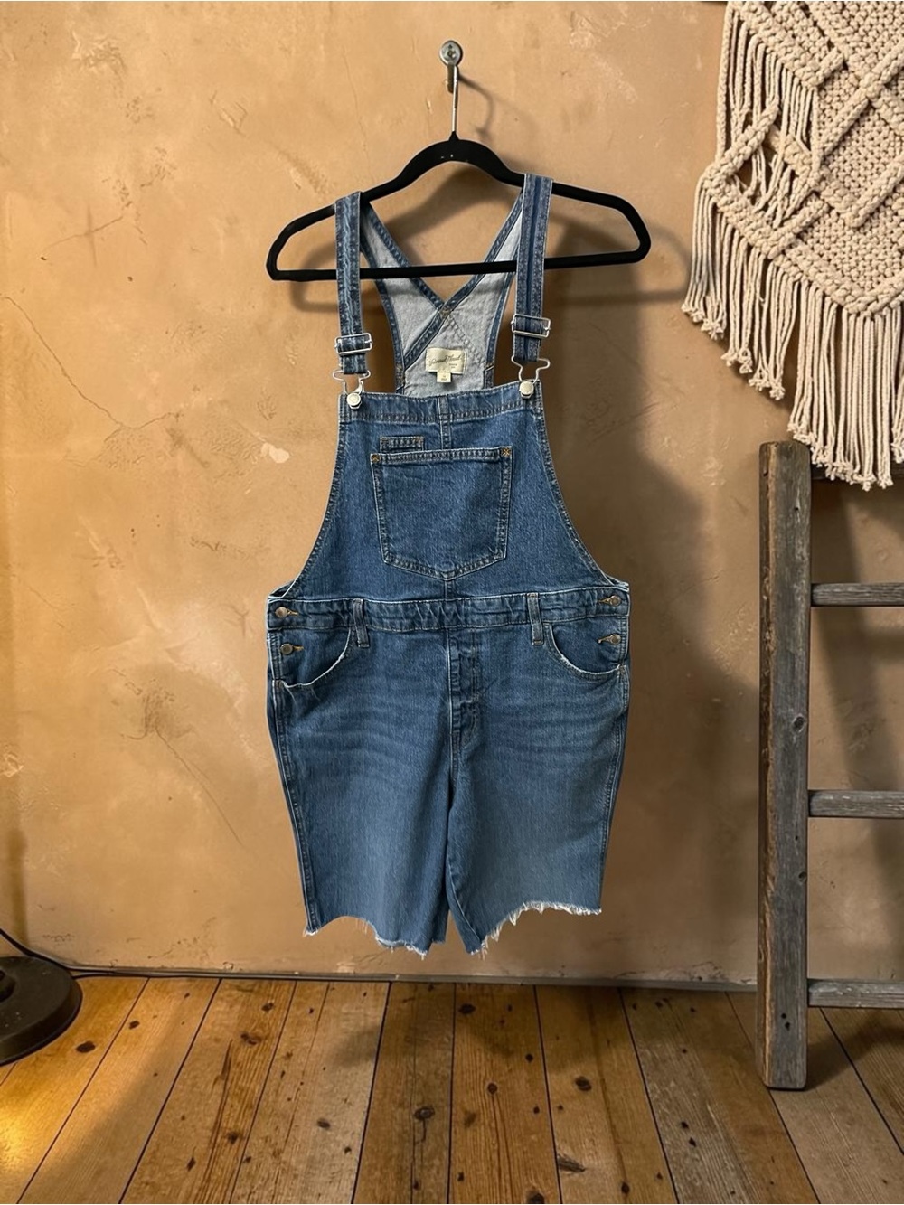 Universal Thread Denim Shorts Overalls.
Size:14